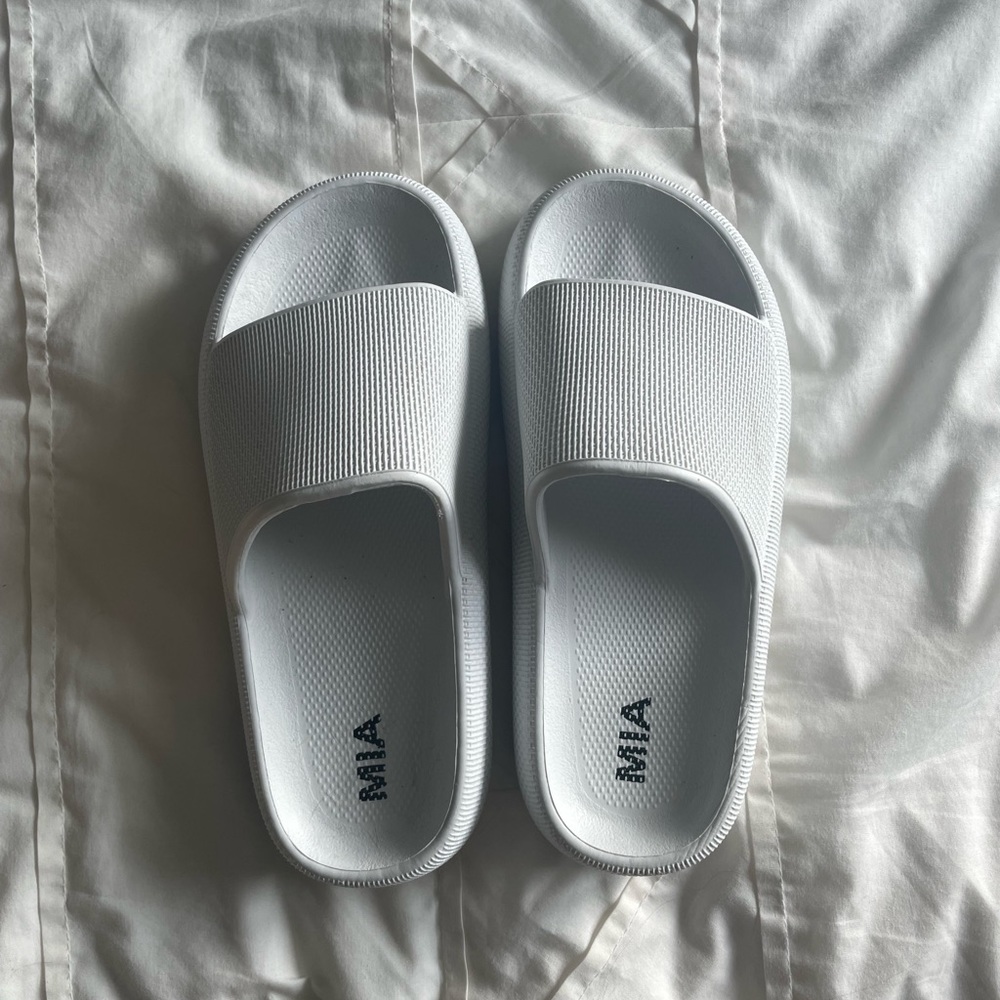 Mia Cloud Slides Size 8